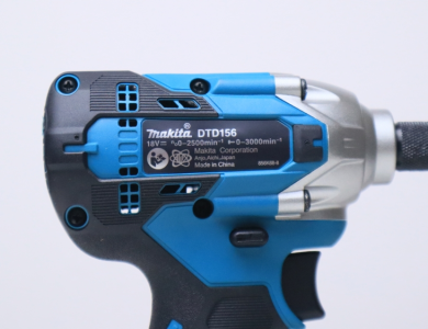 Máy vặn vít dùng pin Makita DTD156Z (18V)