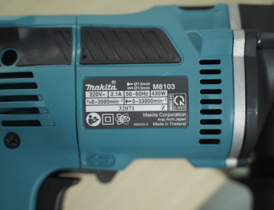 Máy khoan búa 26 phụ kiện Makita M8103KX2B