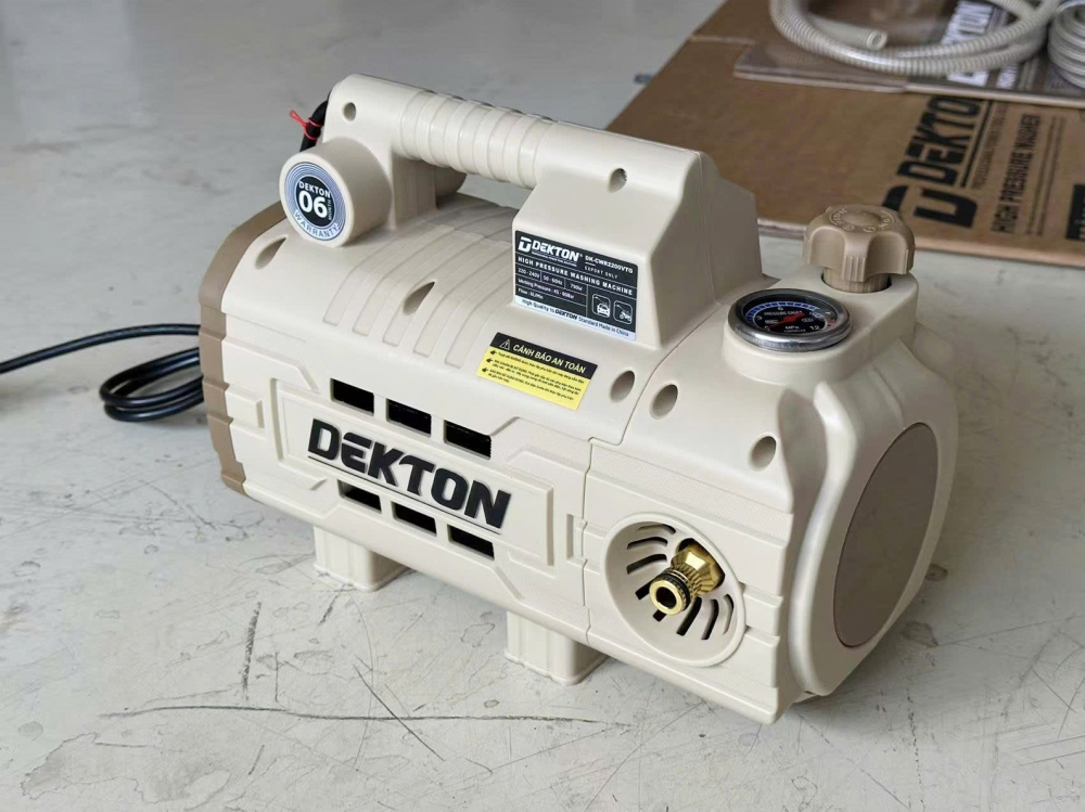 Máy xịt rửa áp lực Dekton DK-CWR2200VTG