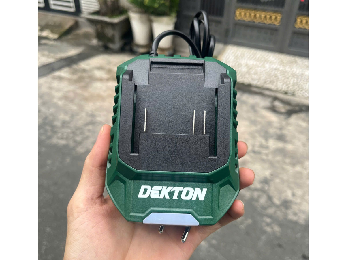 Đế sạc pin M21 Dekton M21-S20XPRO